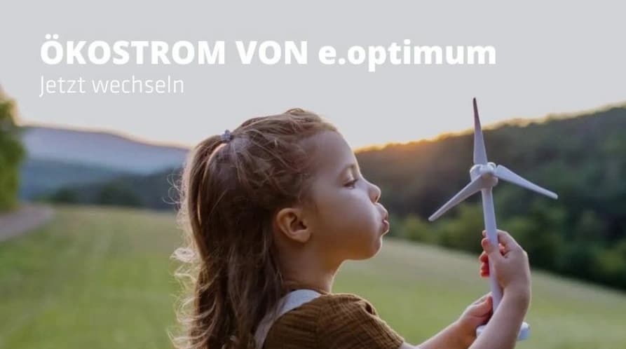 Mädchen mit mini Windrad in der Hand